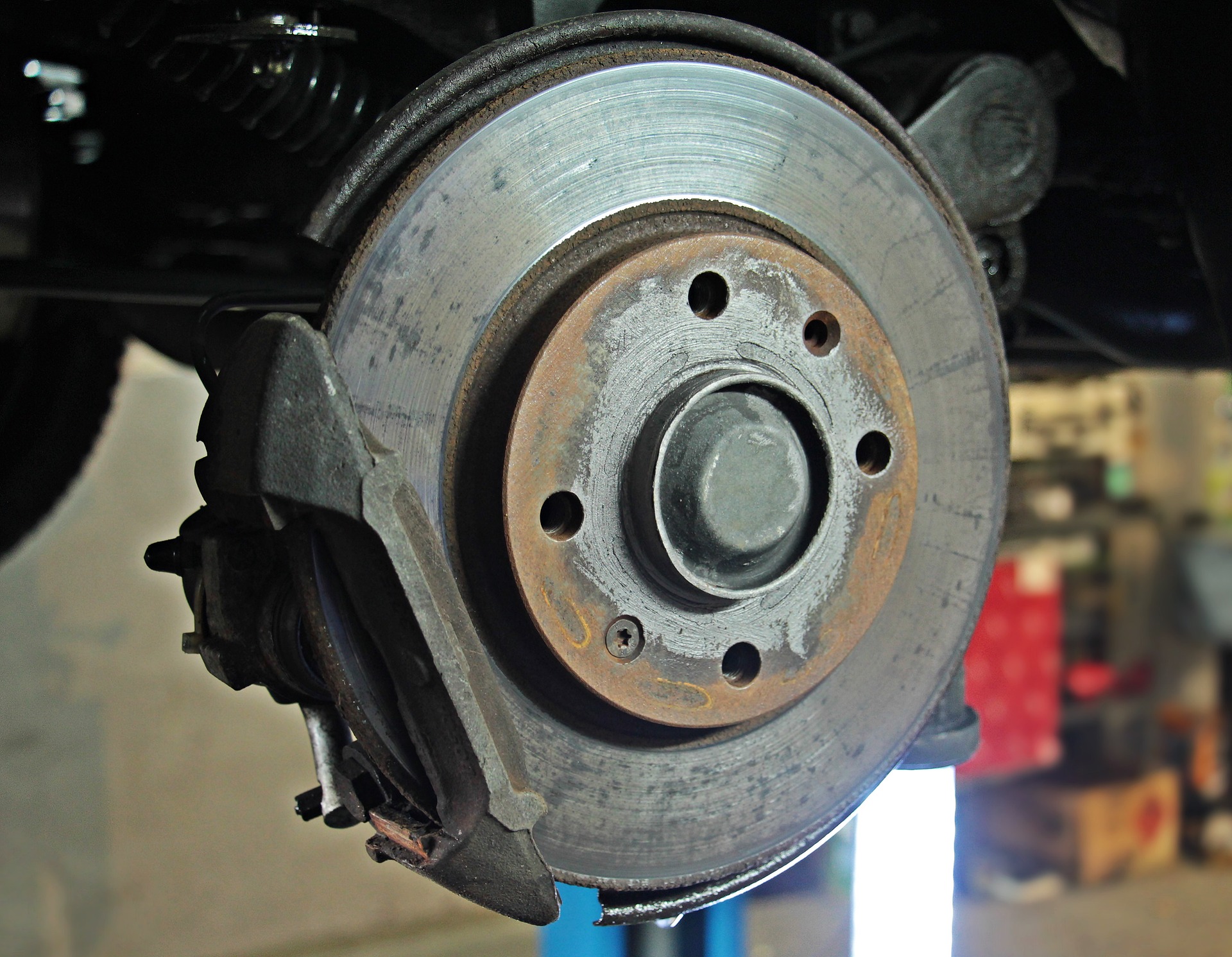 The brake mechanic of a car wheel