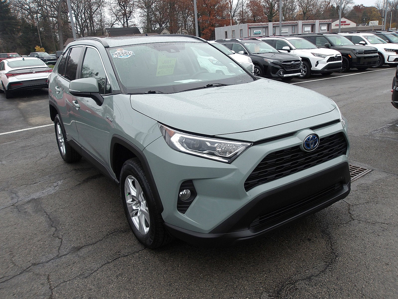 2021 Toyota RAV4 Hybrid XLE