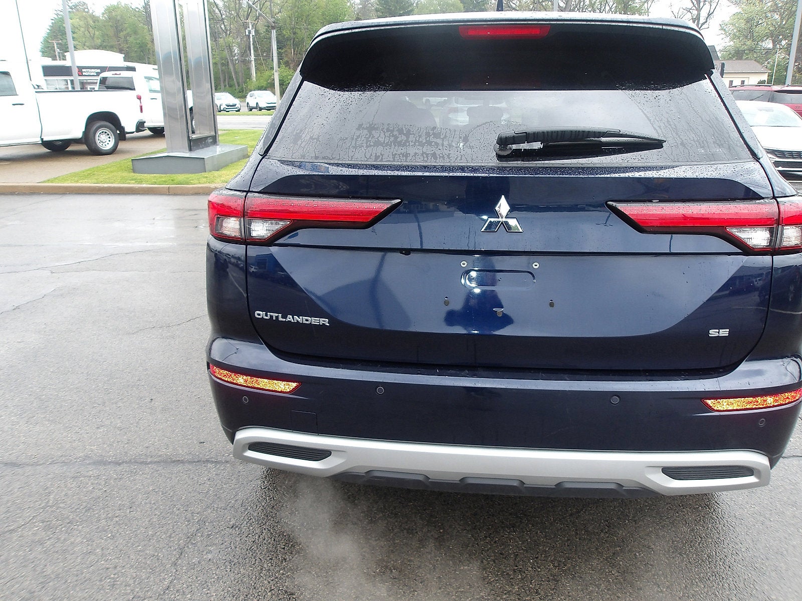 2023 Mitsubishi Outlander SE
