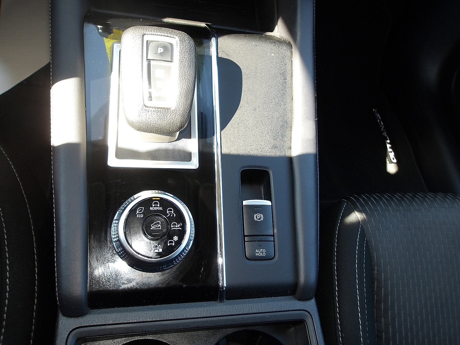 2024 Mitsubishi Outlander ES