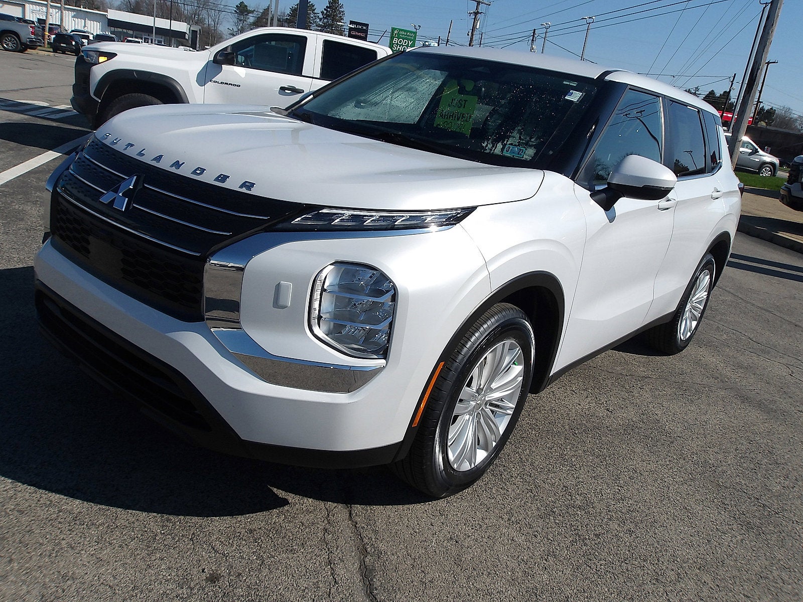 2024 Mitsubishi Outlander ES