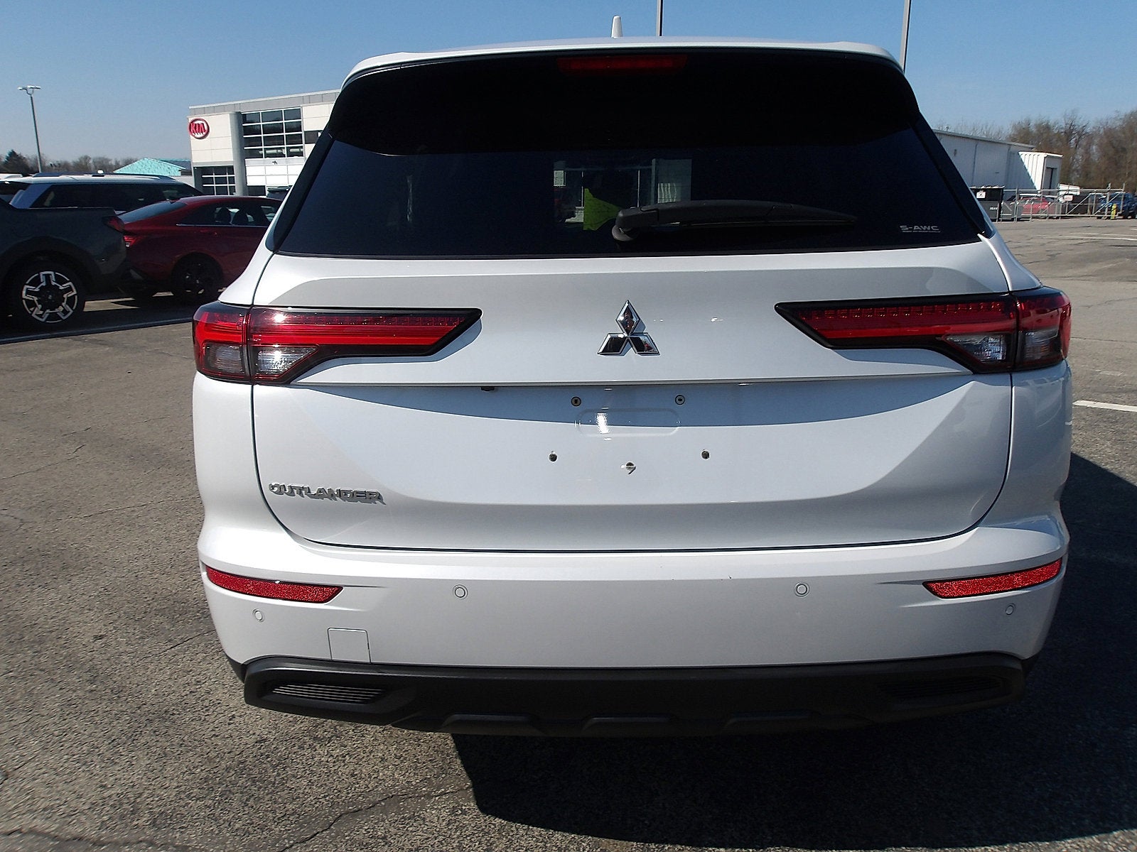 2024 Mitsubishi Outlander ES