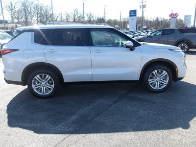 2024 Mitsubishi Outlander ES