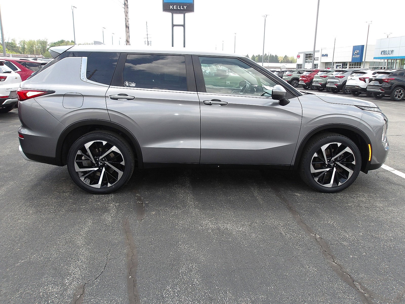 2022 Mitsubishi Outlander SE