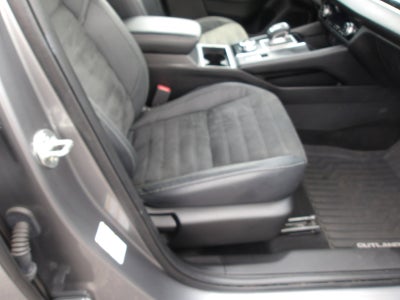 2022 Mitsubishi Outlander SE