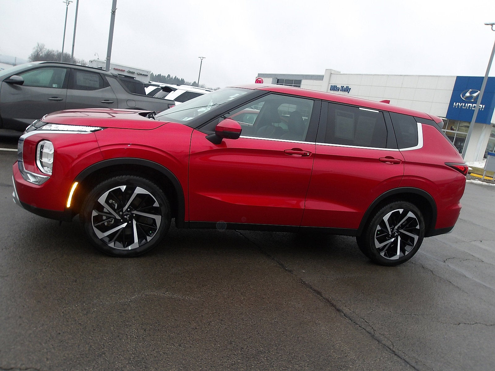 2024 Mitsubishi Outlander SE