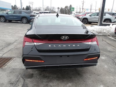2025 Hyundai Elantra SE
